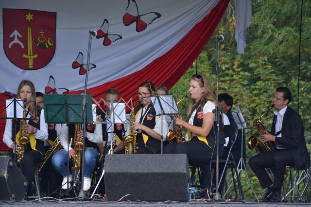 W sobotę na „Polanie pod lipami” w parku w Wielgiem odbył się koncert orkiestr dętych „Na patriotyczną nutę” w ramach obchodów stulecia odzyskania przez Polskę niepodległości. W wydarzeniu tym wzięły udział orkiestry z Bysławia i Śliwic w powiecie tucholskim, z Tłuchowa, Skępego i oczywiście z Wielgiego, która w ubiegłym roku obchodziła swoje dziesięciolecie. Najpierw przemaszerowały one z siedzimy ośrodka kultury do parku, by wspólnie zagrać utwory patriotyczne. Następnie wójt Tadeusz Wiewiórski  przekazał sprzęt przeciwpożarowy jednostkom Ochotniczej Straży Pożarnej z gminy Wielgie. Więcej w "Tygodniku Lipnowskim".300 Plus - wszystko, co musisz wiedzieć o programie.