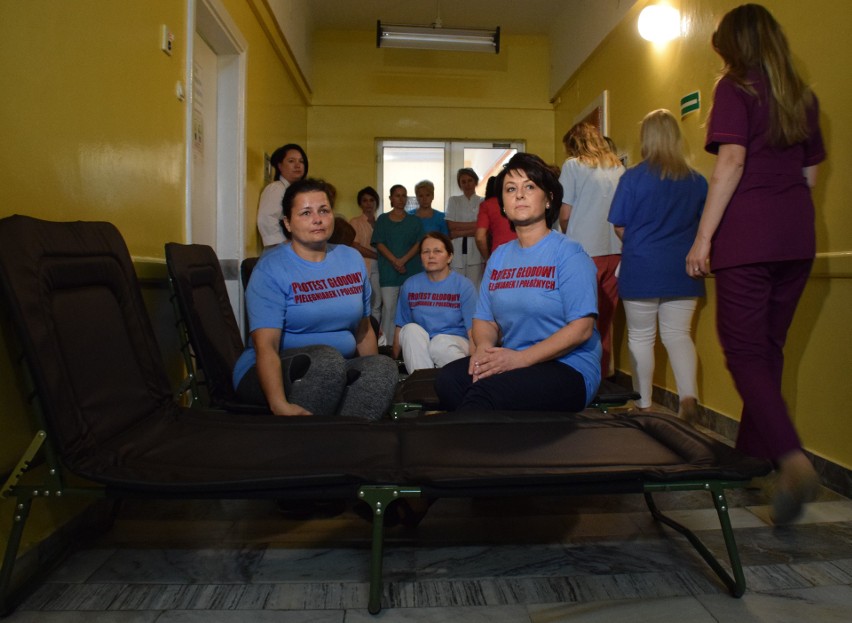 W sanockim szpitalu pielęgniarki rozpoczęły protest głodowy. Mają już dość obietnic [ZDJĘCIA, WIDEO]