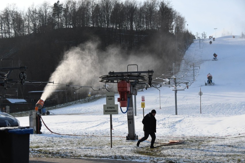 Rusza sezon narciarski w województwie świętokrzyskim. Stok w Bałtowie będzie czynny od piątku, 4 grudnia [ZDJĘCIA]