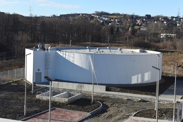 Na granicy Wieliczki i Krakowa powstają m.in. nowoczesna stacja uzdatniania wody o wydajności 360 m sześć. na godzinę oraz cztery studnie głębinowe. Nowa infrastruktura wodociągowa, budowana przez Wieliczkę, zostanie uruchomiona w 2022 roku