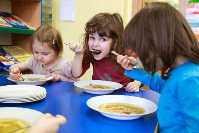 Do PS nr 21 przy ul. Staszica wpłynęło 48 wniosków od rodziców, którzy tę placówkę wskazali jako pierwszą. Zostało 11 wolnych miejsc. To oznacza, że zostaną też przyjęte dzieci z drugiej czy trzeciej preferencji. Tych zgłoszeń jest ok. 200.