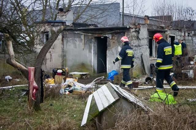 Zwęglone zwłoki Adama W. znaleziono w zgliszczach budynku gospodarczego przy ul. Podmokłej