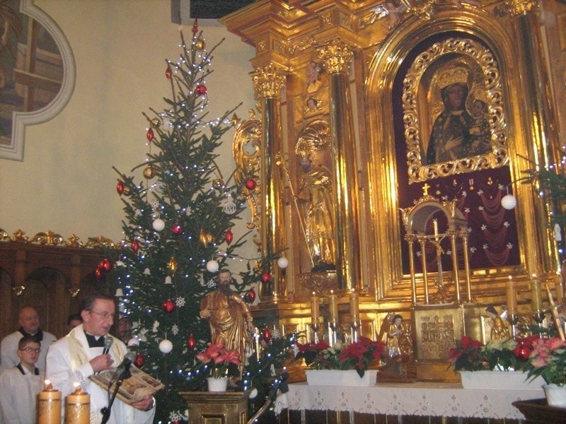 Abp. Depo poświęcił ołtarze w kościele w Dankowie