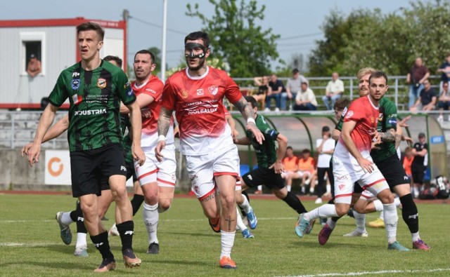 Piłkarze Staru Starachowice wygrali z Klubem Sportowym Wiązownica 1:0.