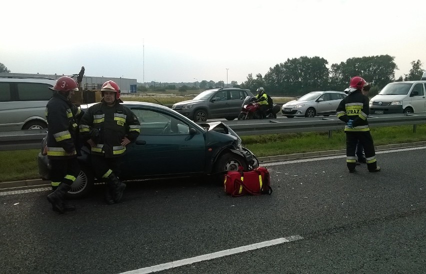 Karambol na A4. Zderzenie 4 tirów. Zginął kierowca (ZDJĘCIA)