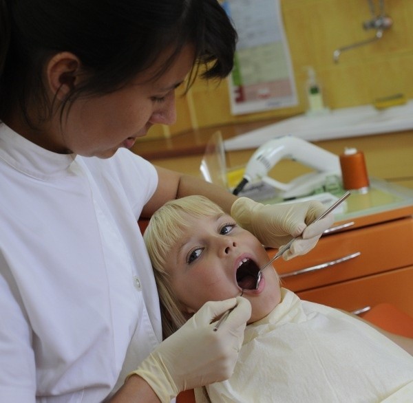 6-letnia Ola z Opola dentysty się nie boi. Na wizyty...