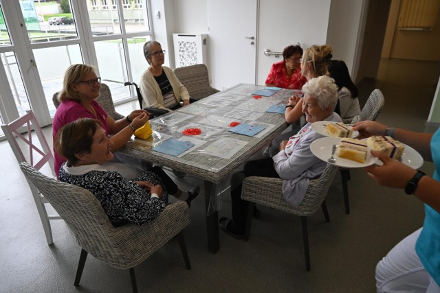 W Tarnowskich Górach zaczęło działać Centrum Aktywności Seniorów. Starsze osoby korzystają tu z różnych form aktywności. Zobacz zdjęcia >>>