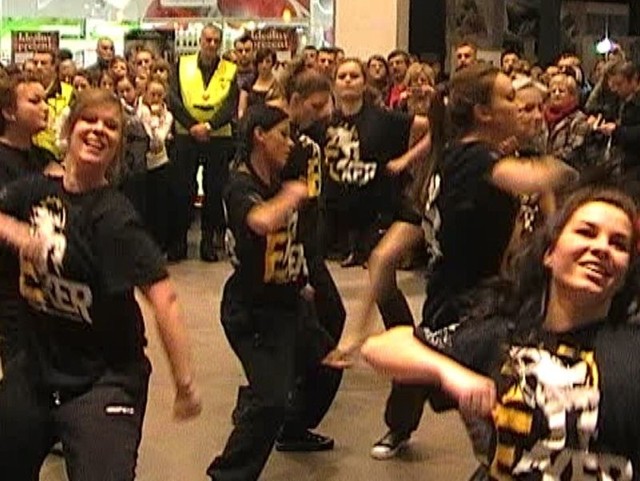 W Centrum Handlowym Jantar odbył się finał WOŚP w Słupsku.  Na scenie zaprezentowali się młodzi tancerze ze Szkoły Tańca Top-Toys.