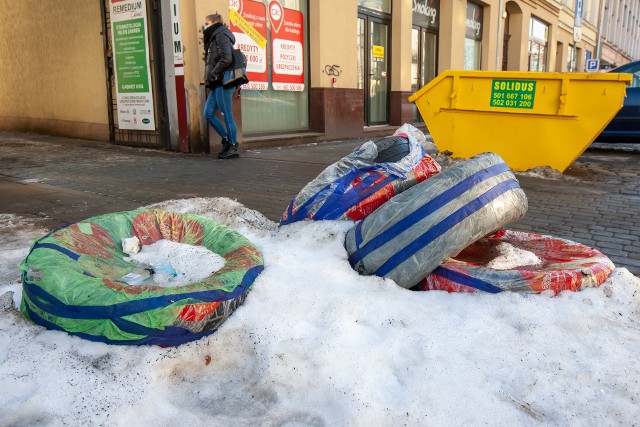 Bydgoszczanie najczęściej skarżą się na zaśmiecanie, źle zaparkowane pojazdy i zakłócanie ciszy nocnej.