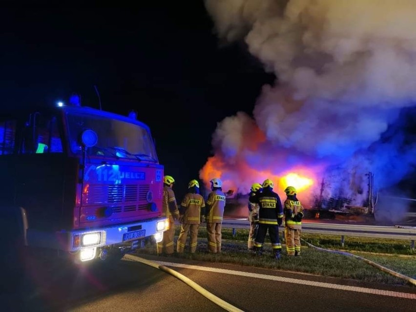 Na autostradzie A4 w Woli Małej zapaliła się naczepa ciężarówki. Zobaczcie zdjęcia strażaków