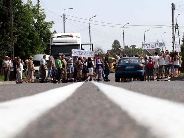 Mieszkańcy Czarnej Białostockiej protestowali na krajowej 19 14 lipca 2011 roku.