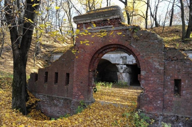 Brama forteczna Fortu I Salis Soglio w Jaksmanicach.
