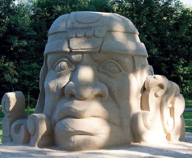 Sześć piaskowych rzeźb wysokich na nawet 3,5 metra stanie na...