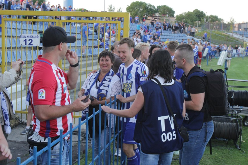 Ruch Chorzów - GKS Katowice 1:0. Tak cieszyli się kibice i piłkarze Niebieskich ZDJĘCIA