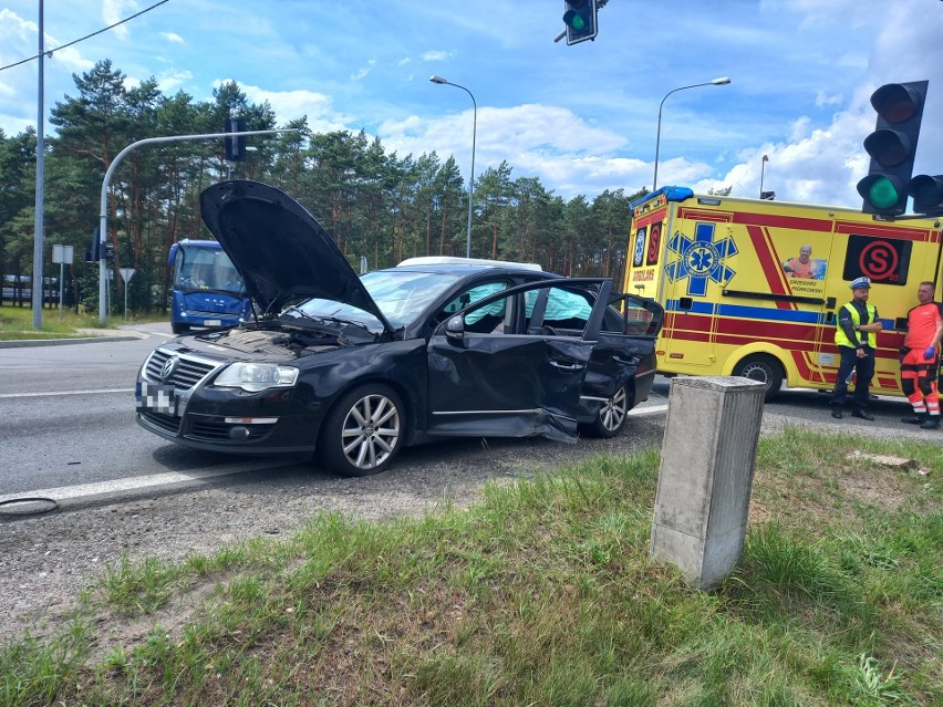 Na miejscu wypadku występują utrudnienia. Ruch odbywa się...