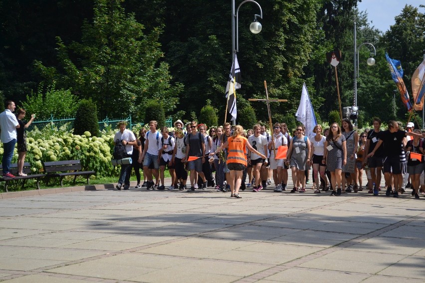 Pielgrzymka Dominikańska wbiegła na Jasną Górę [ZDJĘCIA]