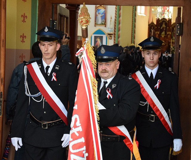 W niedzielę miejscowa jednostka Ochotniczej Straży Pożarnej świętowała swoje 70-lecie połączone z nadaniem nowego sztandaru.