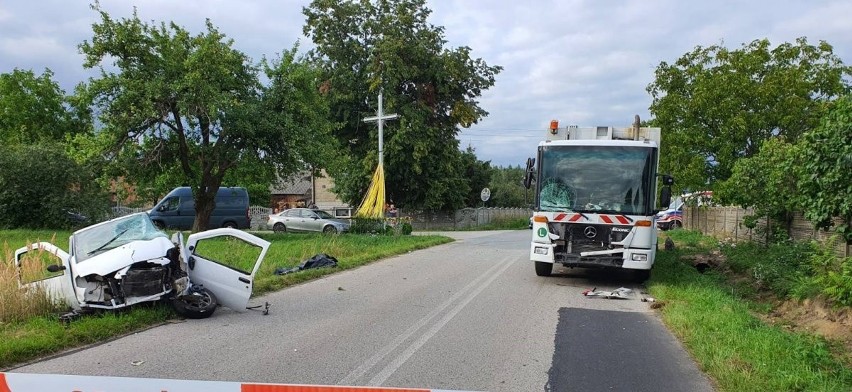 Śmiertelny wypadek koło Radomska. W zderzeniu z ciężarówką zginął kierowca czterokołowca