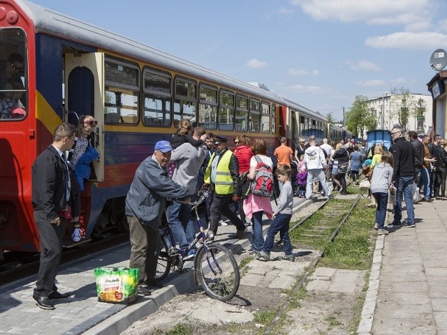 Pińczów przywitał pierwszych w tym roku pasażerów kolei wąskotorowej odnowionym, wybrukowanym peronem. W Jędrzejowie wyremontowano zaś cały dworzec.