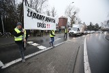 Mieszkańcy zablokowali drogę na Strachocinie