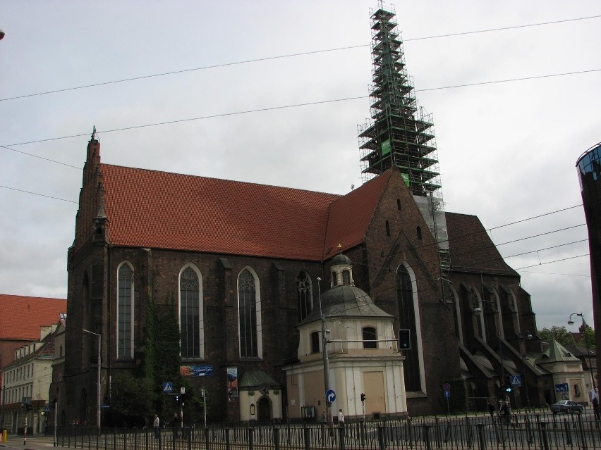   Trwa remont wieży kościoła św. Wojciecha przy placu Dominikańskim (ZDJĘCIA)