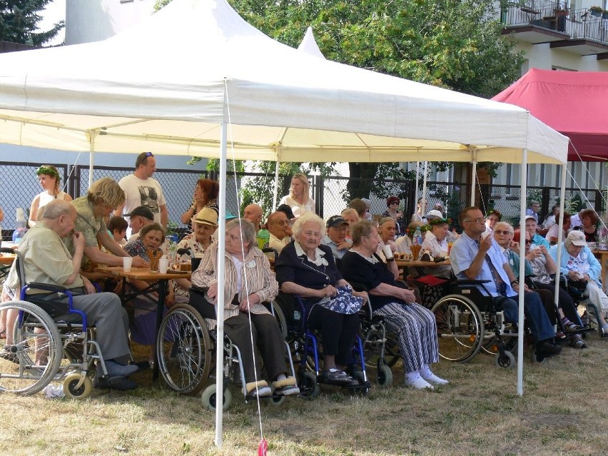 Ponad 170 seniorów z regionu przyjechało do Tarnobrzega na wspólne powitanie lata