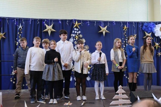 W Szkole Podstawowej imienia Armii Krajowej w Cieszkowach odbyła się uroczystość z okazji Dnia Babci i Dziadka. Uczniowie przygotowali z tej okazji piękny występ artystyczny.