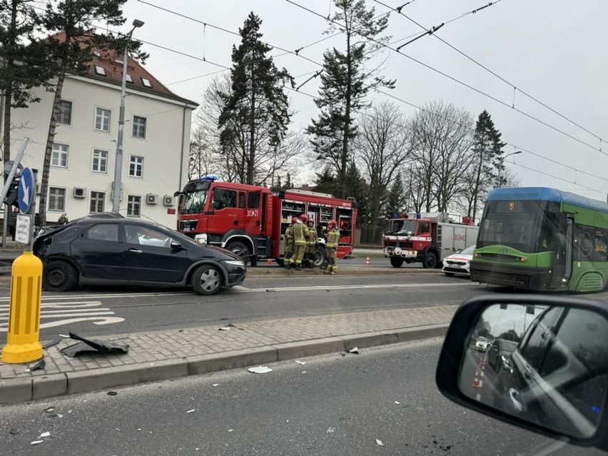 Wypadek na skrzyżowaniu alei Wojska Polskiego i Zalewskiego