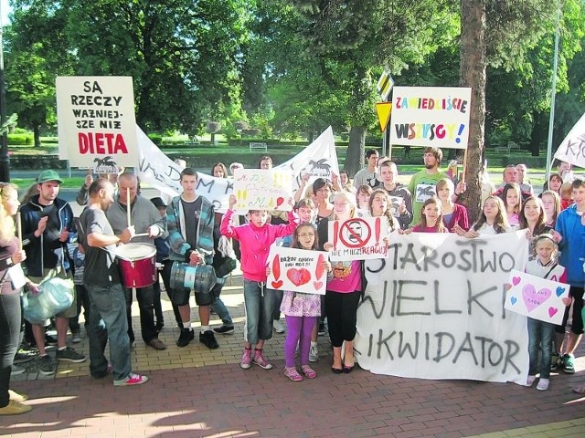 Protesty młodzieży i rodziców nie odniosły skutku. Rada powiatu zlikwidowała Młodzieżowy Dom Kultury większością głosów.