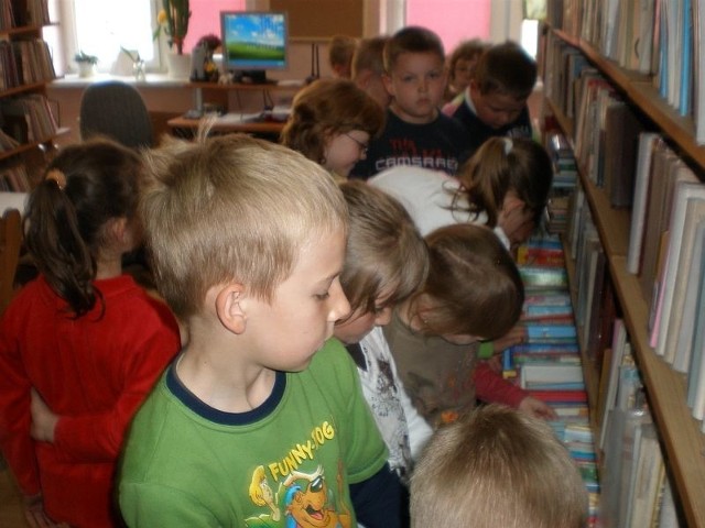 Najmłodsi czytelnicy bałtowskiej biblioteki przyrzekali kochać i szanować książki.