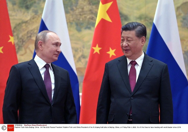 Władimir Putin i prezydent Chin Xi Jinping podczas spotkania w Pekinie 4 lutego 2022 r.