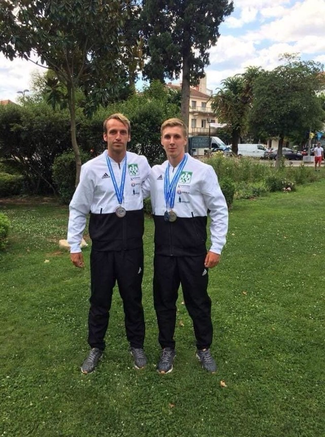 Mateusz Zuchora (z lewej) i Mateusz Borgieł znów godnie reprezentowali AZS Politechnikę Opolską.