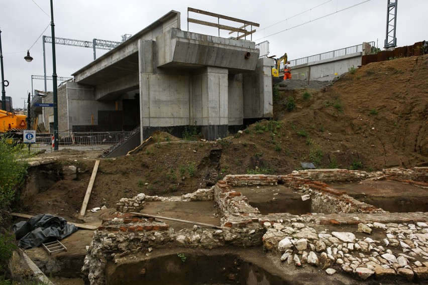 Kraków. Archeolodzy w rejonie ul. Miodowej. Są znaleziska przy modernizacji linii kolejowej [ZDJĘCIA]