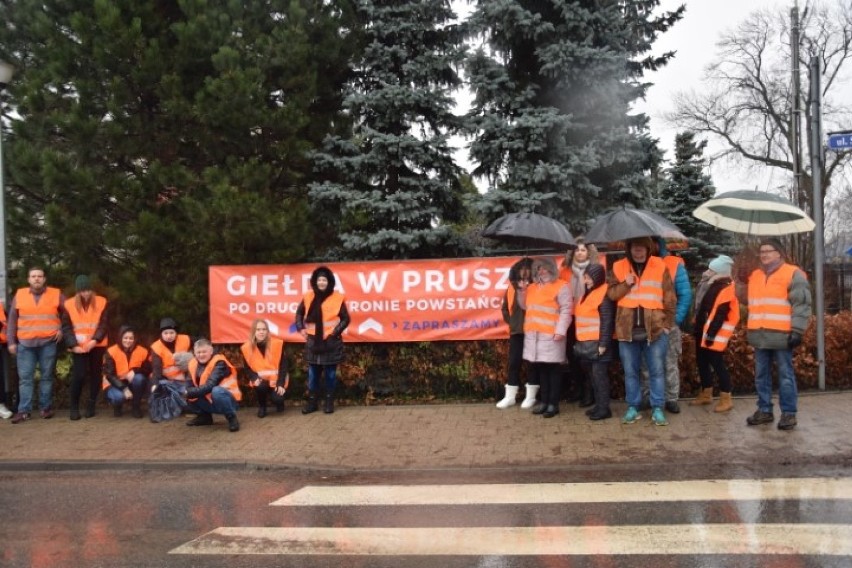 Giełda w Pruszczu Gdańskim. Przenosiny w nowe miejsce. Od następnej niedzieli handlowanie po drugiej stronie ulicy [zdjęcia, wideo]