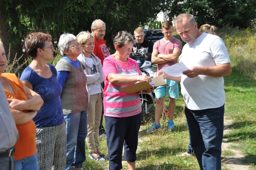 Gmina Chlewiska. Mieszkańcy Cukrówki protestują przeciw fermie norek. - Nie chcemy smrodu - mówią