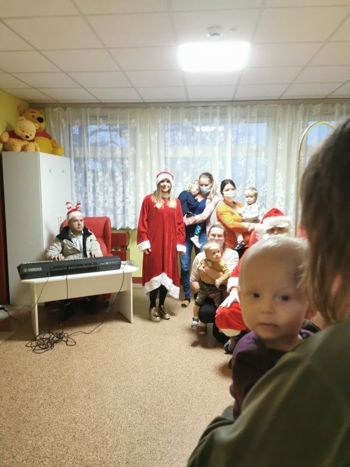 Mikołaj z prezentami odwiedził dzieci w tarnobrzeskim szpitalu (ZDJĘCIA)