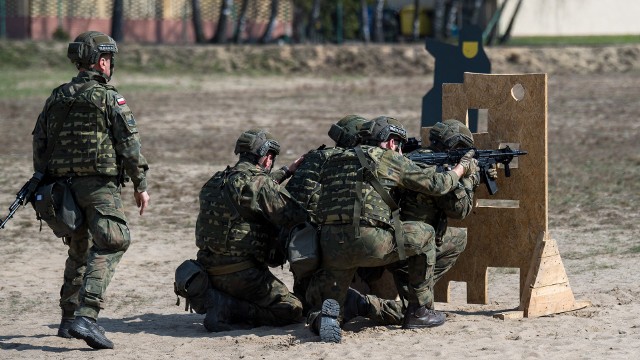 Całe szkolenie trwa 16 dni, ale podzielone jest na dwa etapy. Pierwszy z nich to 2-dniowe poznanie jednostki i wojska, drugi to 14-dniowe szkolenie w czasie wakacji