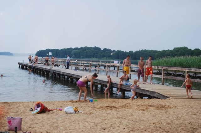 Przebudowana w ubiegłym roku plaża nad jeziorem Osiek.