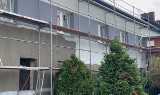 Trwa remont budynku urzędu miejskiego w Kamieńsku. Koszt inwestycji to ponad 4 mln zł. ZDJĘCIA