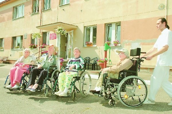 Do pensjonariuszy Zakładu Pielęgnacyjno- Opiekuńczego w Smukale (na zdjęciu) dołączą  wkrótce kolejni podopieczni