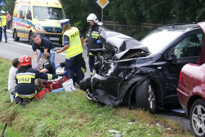 Wypadek w Pawłówku wydarzył się na prostym odcinku drogi. Ze...