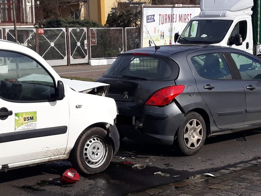 Wypadek trzech aut na Kasprowicza. Są utrudnienia w ruchu