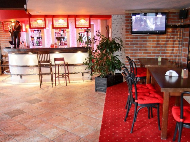 – W klubie Rotunda został zmieniony m.in wystrój, teraz dominuje tu czerwona cegła, a także menu – mówi Ewa Borowik, menedżer.