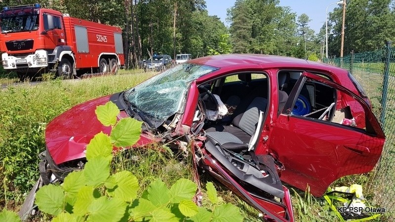 Czołówka dwóch samochodów pod Oławą          