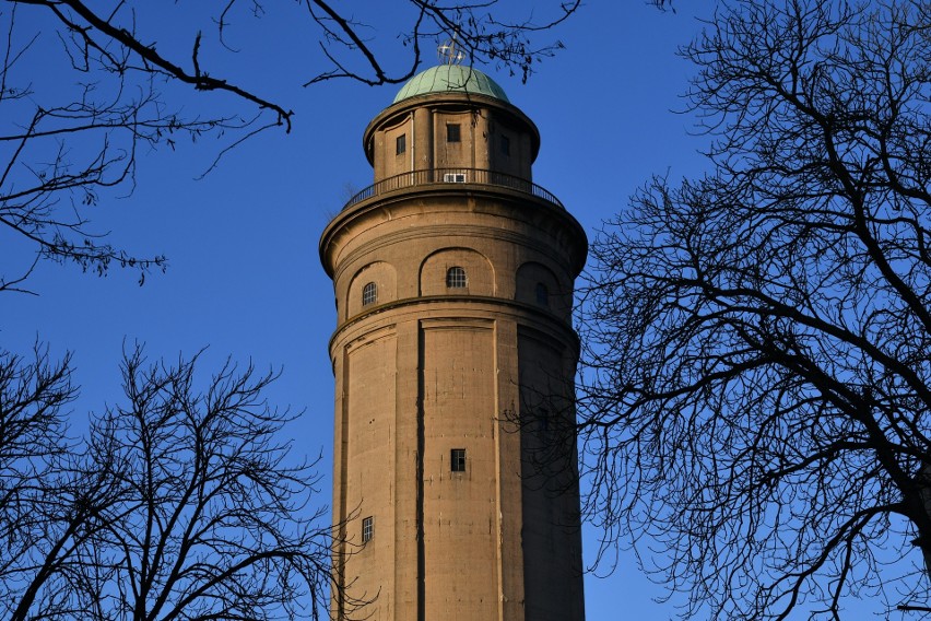 Wieża została wybudowana w latach 1914-15 na potrzeby...
