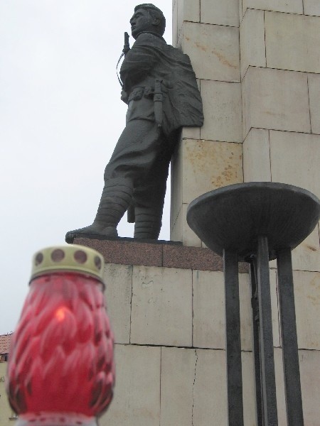 Przy pomniku Orląt Przemyskich zostaną wystawione honorowe warty i złożone kwiaty.