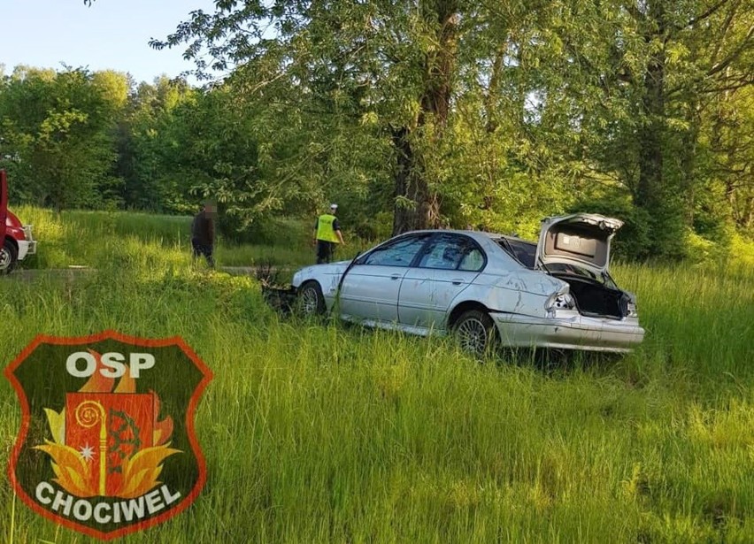 Wypadek pod Stargardem. BMW dachowało, kierowca wypadł 