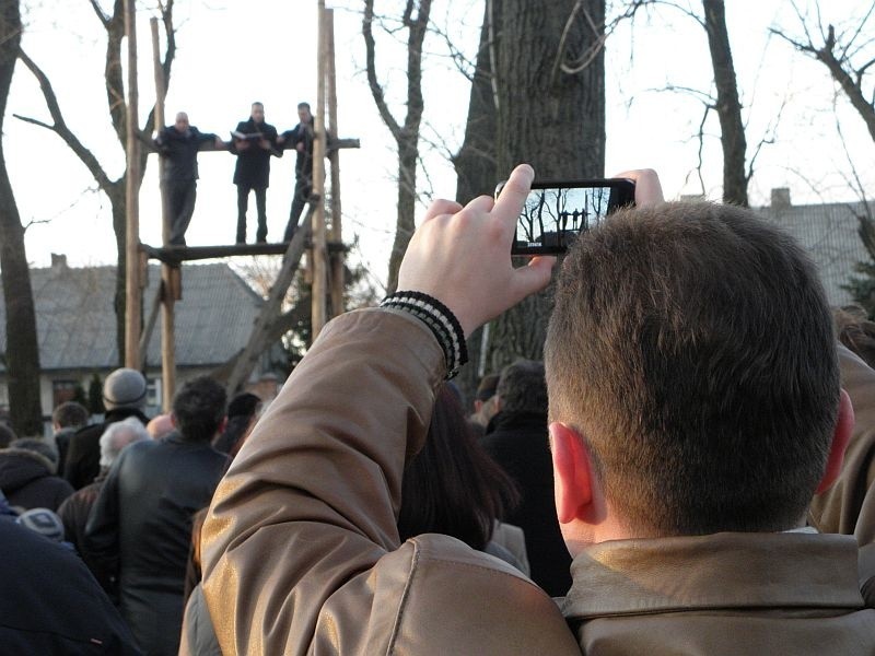 Słowa krytyki spadają z ambony przede wszystkim na...