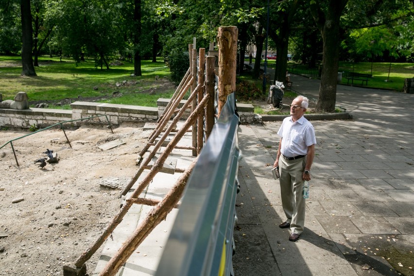 Według śledzących remont wysłanie do parku sztabu ludzi...