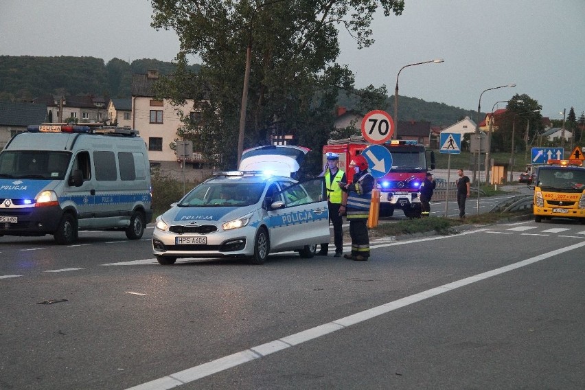 Wypadek w Chęcinach. Jedna osoba nie żyje, trzy są ranne 
